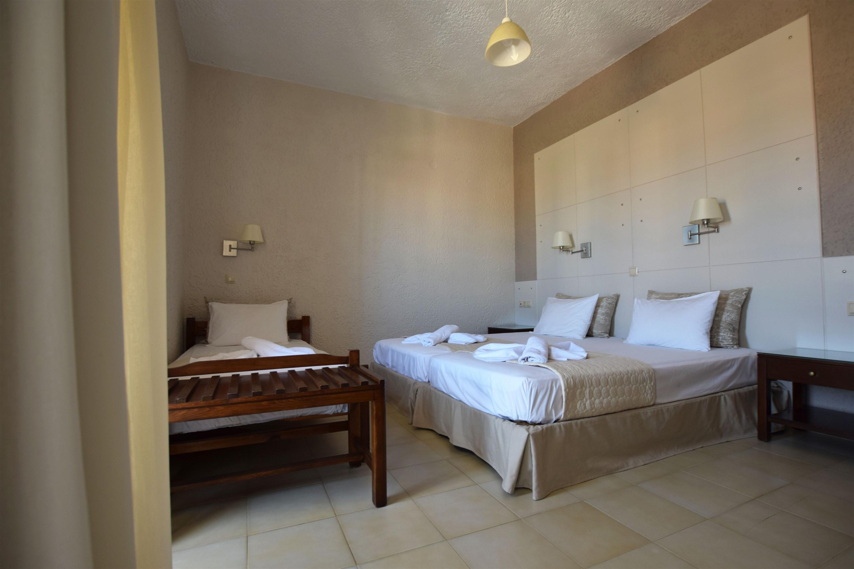 Altis Hotel Малиа Екстериор снимка