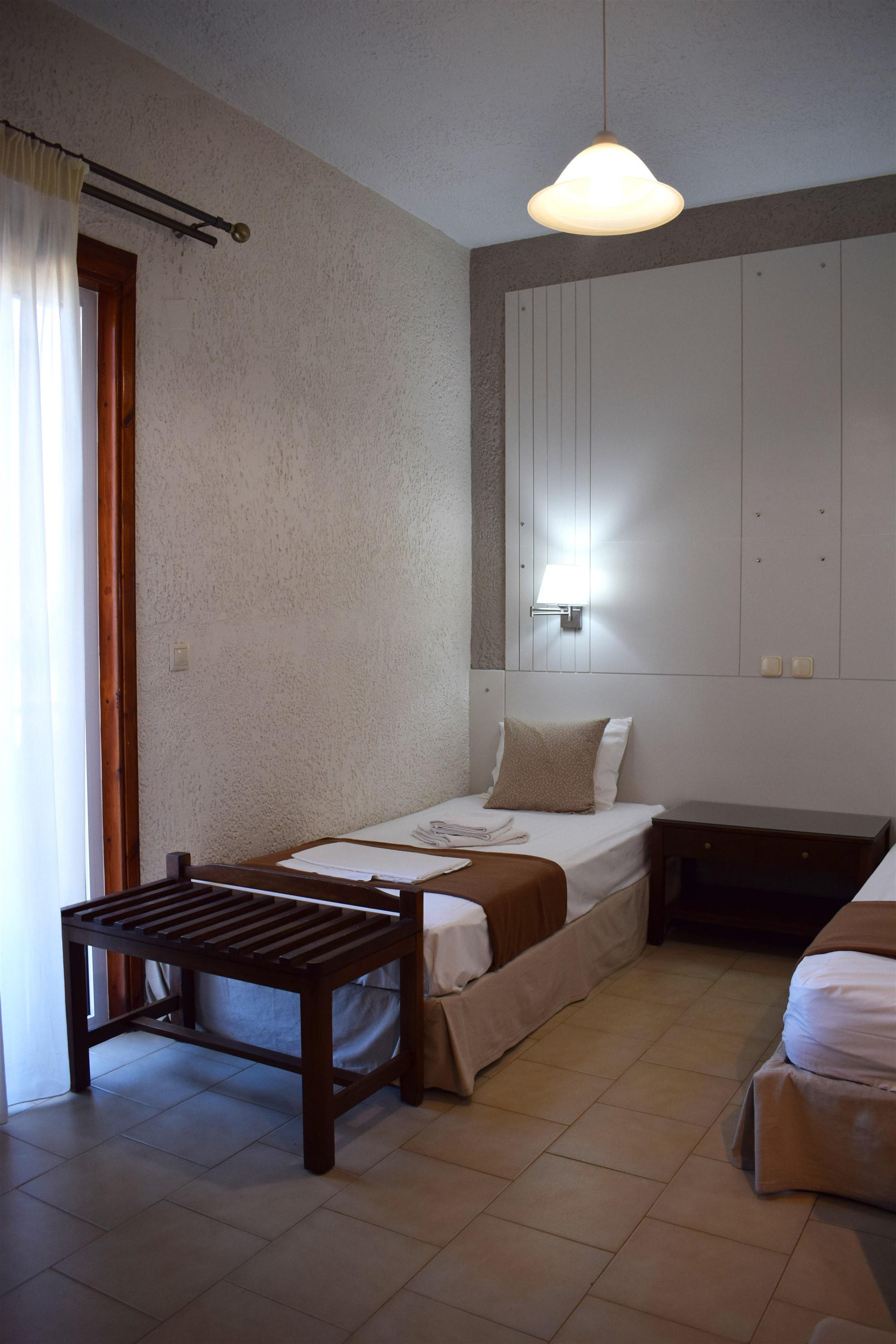 Altis Hotel Малиа Екстериор снимка