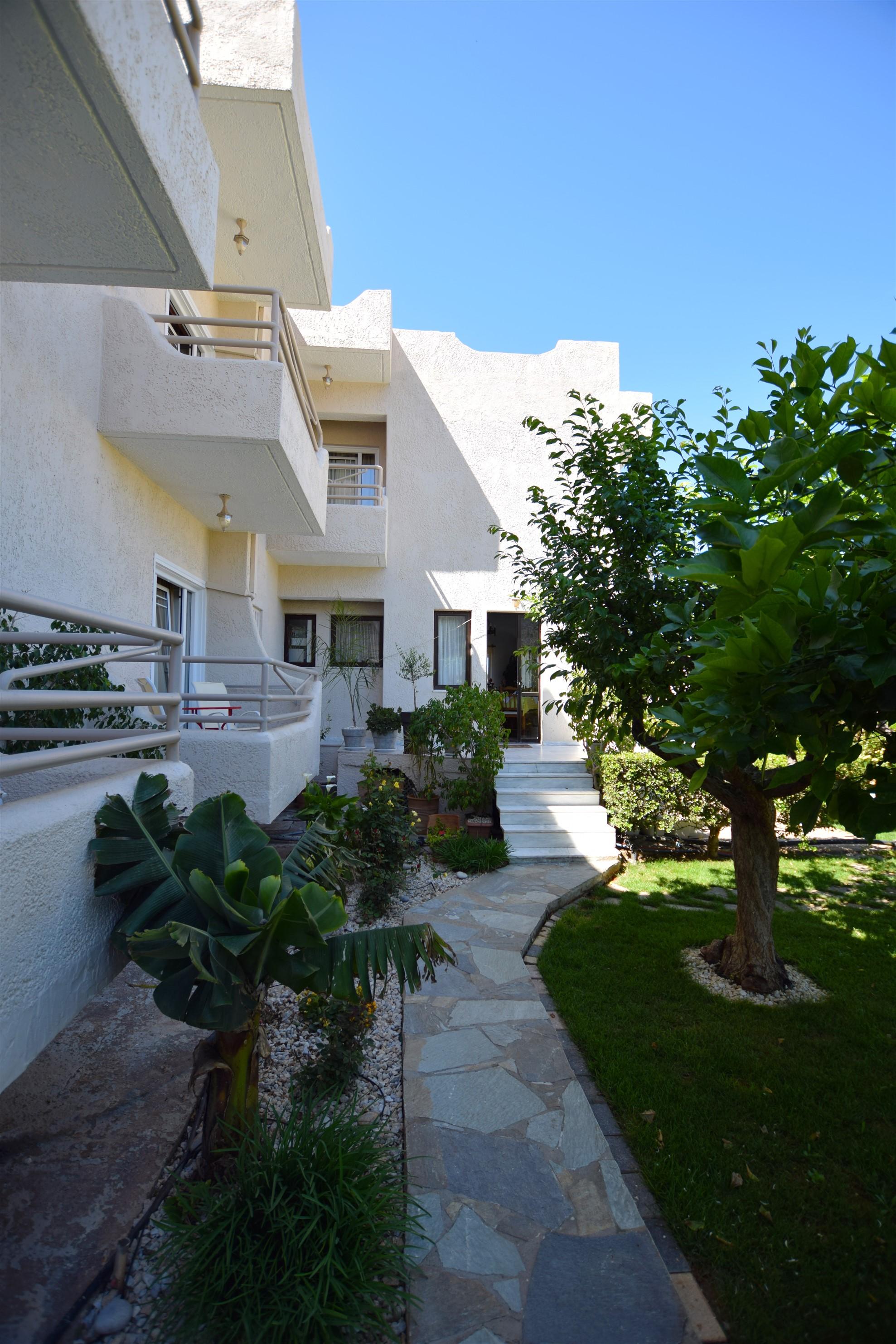 Altis Hotel Малиа Екстериор снимка