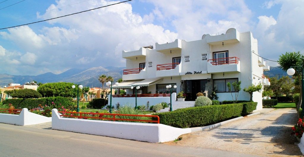 Altis Hotel Малиа Екстериор снимка